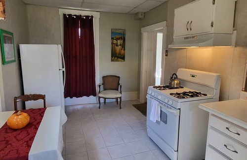 Quincy Apartment | Cozy 1-bedroom corporate apartment with WiFi, AC in lovely Quincy