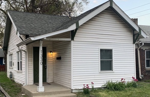 Indianapolis House | Cozy 1 Bedroom House, Free Parking, Highway Access