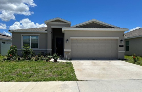 Haines City House | Cozy 1-bedroom house in gorgeous Haines City with WiFi, AC