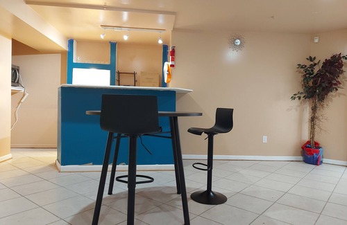Bowie House | Cozy 1-bedroom house in wonderful Bowie with WiFi, fitness room, and close to DC