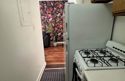 Downtown Des Moines Apartment | Cozy 1-bedroom in the heart of Des Moines, walking distance to many places!