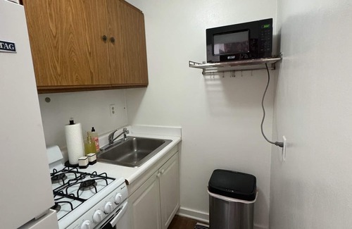 Downtown Des Moines Apartment | Cozy 1-bedroom in the heart of Des Moines, walking distance to many places!