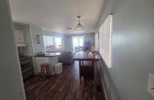 Palmetto House | Cozy 1-bedroom mobile home on the water with WiFi, AC in wonderful Palmetto.
