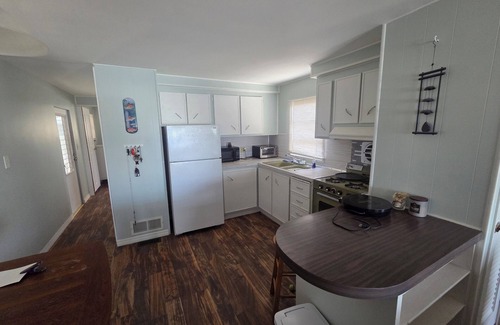 Palmetto House | Cozy 1-bedroom mobile home on the water with WiFi, AC in wonderful Palmetto.