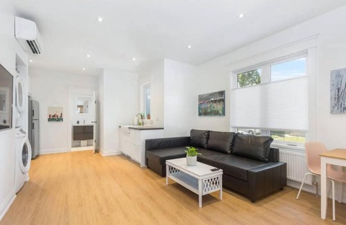Brockton Village Apartment | Cozy 1 Bedroom near Downtown Toronto