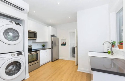 Brockton Village Apartment | Cozy 1 Bedroom near Downtown Toronto