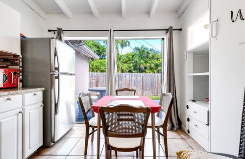Parkside Apartment | Cozy 1 bedroom, pool, w/patio, 9 min to the beach & close to downtown Hollywood