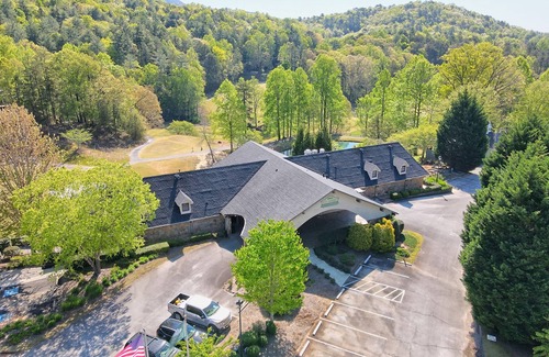 Clayton Condo | Cozy 1-Bedroom Retreat in Clayton, GA with Two Queen Beds