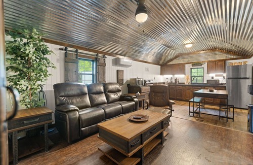 Stanton Cabin | Cozy 1-Bedroom Retreat at Rough Creek Bunkhouse in Powell County, KY - Perfect for 4 Guests!