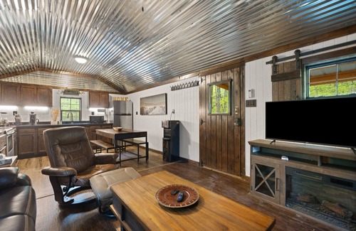 Stanton Cabin | Cozy 1-Bedroom Retreat at Rough Creek Bunkhouse in Powell County, KY - Perfect for 4 Guests!