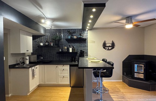 Yellowknife House | Cozy 1-bedroom suite close to downtown