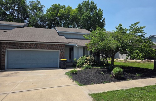Gashland House | Cozy 1-bedroom townhome in Kansas City/Mins from Downtown with WiFi, AC