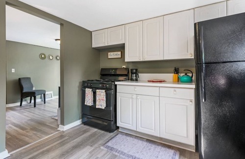 West Bloomfield Apartment | Cozy 1-bedroom with WiFi and AC in quaint Keego Harbor