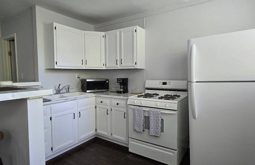 Rockford Apartment | Cozy 1-bedroom with AC, fitness room, WiFi , Laundy in a great building