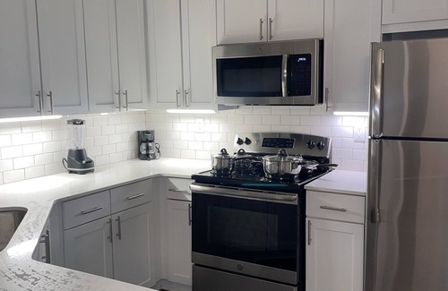 Lindridge-Martin Manor Apartment | Cozy 1- bedroom with accessible pool, fire pit and gym