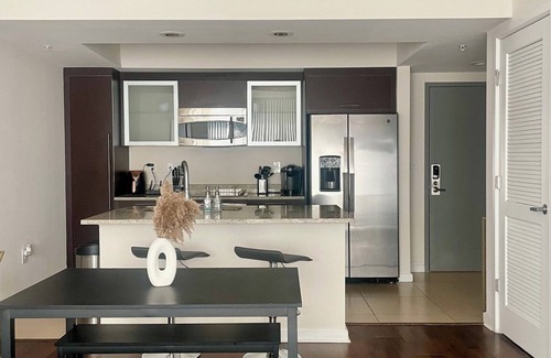 Channel District Apartment | Cozy 1-bedroom with office and daybed, in lovely Chanelside District Tampa