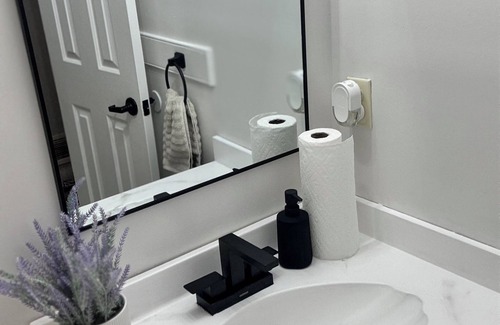 Griffin House | Cozy 1-bedroom with WiFi, AC in Griffin
