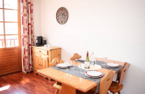 Vignec Apartment | Cozy 1-BR Apartment for 6 with Pool, Balcony, near St Lary Soulan