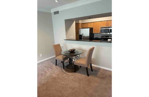 Uptown Apartment | Cozy 1 br Apt with jetted tub near Galleria