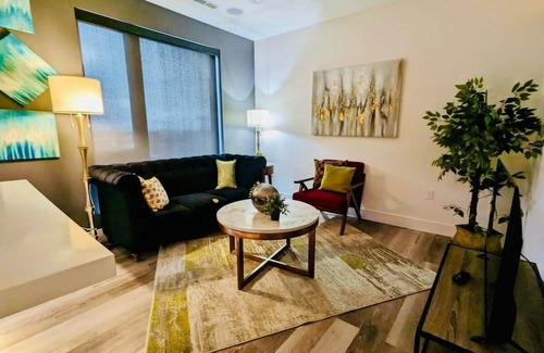 Soulard Apartment | Cozy 1 BR City Garden Garage Parking Gym W&D