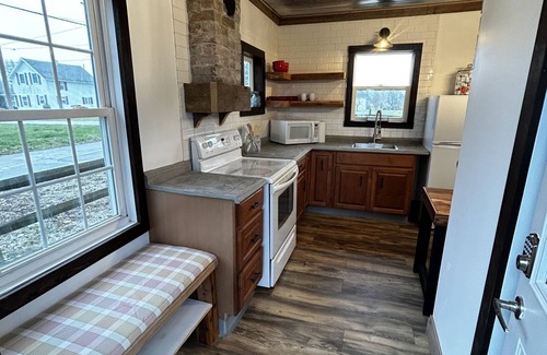 Curtice House | Cozy 1917 home with fun loft for kids.Close to birding & fishing.pets welcome