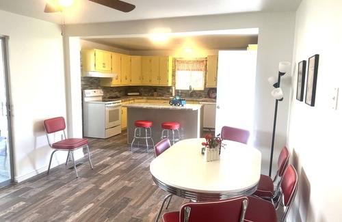 Bicknell Cottage | Cozy 1950s Vintage Cottage on Main near Capitol Reef