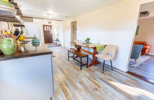 Rossville House | Cozy 1970s Inspired 3 Bedroom Getaway with AC, WiFi, and Outdoor Fire Ring.