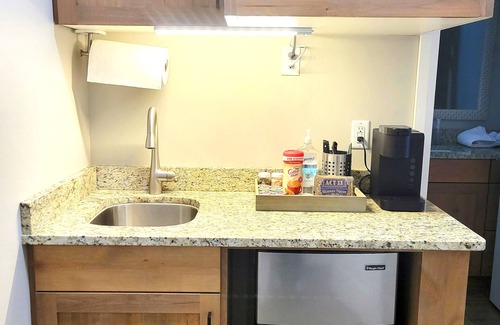 Hurricane Apartment | Cozy 1B/1B 5 minutes from Sand Hollow Resort, Reservoir, Sand Dunes, & Waterpark
