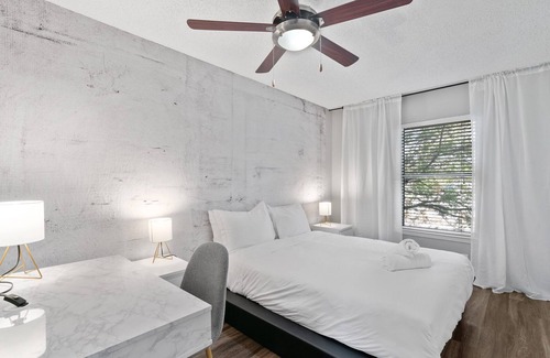 Brentwood Apartment | Cozy 1B City Skyline View Pool Near Downtown