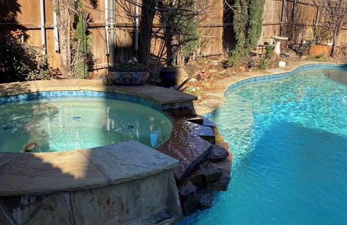 Little Elm House | Cozy 1BDR Queen ~ Kitchenette ~ Private Bath ~ 5 Star Award Winning Super Host