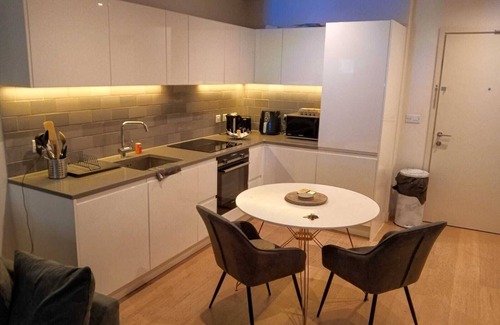 Royal Docks Apartment | Cozy 1Bedroom Apartment in ROYAL WHARF , East London