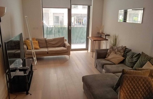 Royal Docks Apartment | Cozy 1Bedroom Apartment in ROYAL WHARF , East London