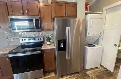 Hurricane House | Cozy 1Bedroom Tiny home with, WiFi + Amenities near Recreation + National Parks
