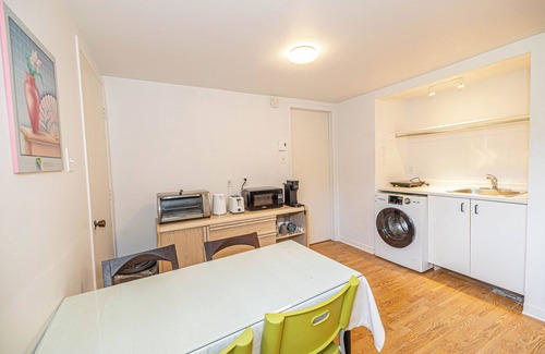 Nouveau-Rosemont Apartment | cozy 1BR 5mins walk to metro free parking