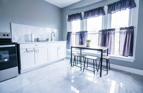 Downtown Niagara Falls Apartment | Cozy 1BR Apartment Sleeps 2 Near the falls