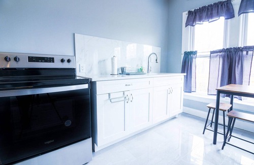 Downtown Niagara Falls Apartment | Cozy 1BR Apartment Sleeps 2 Near the falls