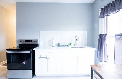 Downtown Niagara Falls Apartment | Cozy 1BR Apartment Sleeps 2 Near the falls