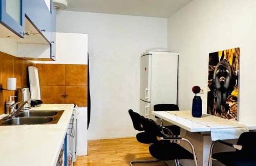 Brigittenau Apartment | Cozy 1BR Apartment for 3P | 15 Min to Augarten