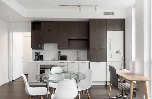 Toronto Entertainment District Apartment | Cozy 1BR Apt with Billiards near Alexandra Theatre