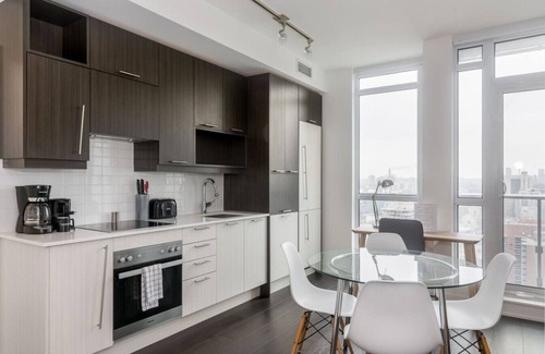 Toronto Entertainment District Apartment | Cozy 1BR Apt with Billiards near Alexandra Theatre
