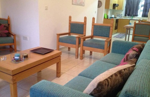 Chlorakas Apartment | Cozy 1BR close to all Amenities, Free Wi-Fi, Near Bus Stop