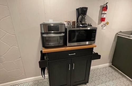 Worcester Apartment | Cozy 1BR Getaway Near Downtown Worcester – Comfortable & Convenient Stay!