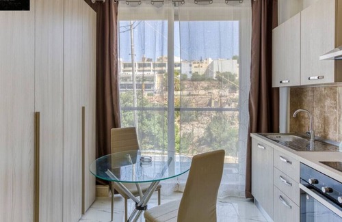 St. Julian's Apartment | Cozy 1BR home in the centre of St Julians w/WIFI