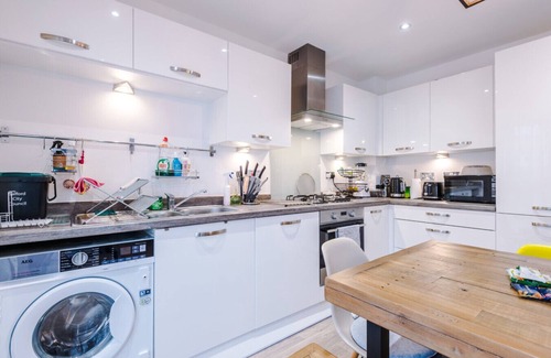 Eccles House | Cozy 1BR Home in Vibrant Manchester – Free Parking