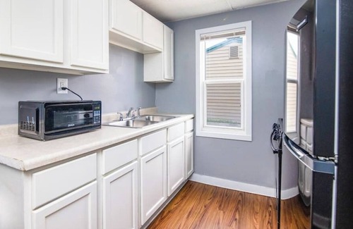 West Des Moines Apartment | Cozy 1BR Home W Free Parking in Valley Junction