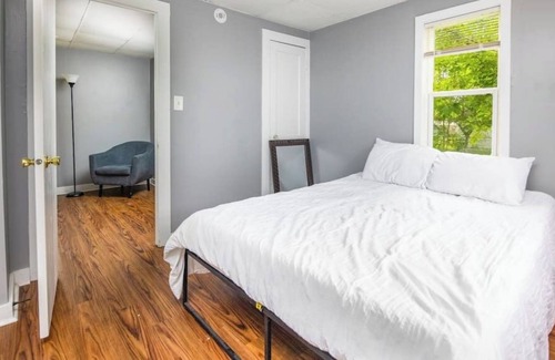 West Des Moines Apartment | Cozy 1BR Home W Free Parking in Valley Junction