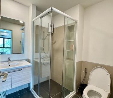 Nong Chaeng Apartment | Cozy 1BR in Jed Yod -Pool View & Convenience Hub