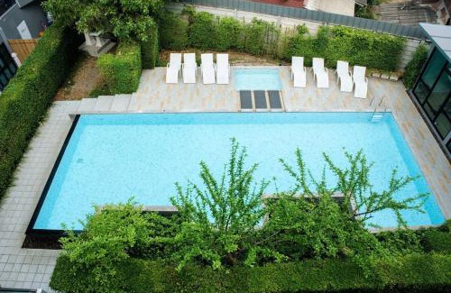 Nong Chaeng Apartment | Cozy 1BR in Jed Yod -Pool View & Convenience Hub