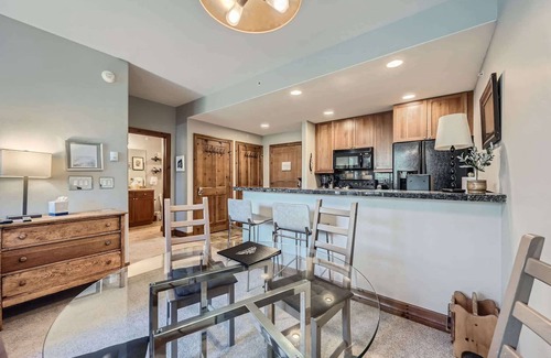The Highlands House | Cozy 1BR Near Trails w/Shuttle to Slopes and Town