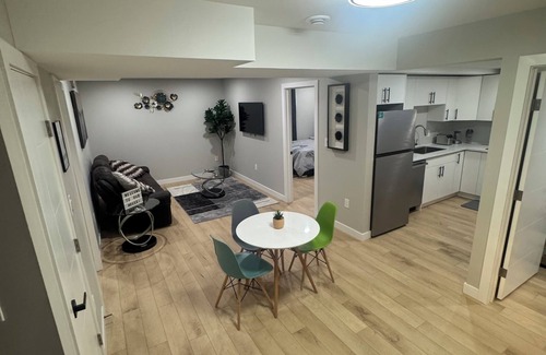 Fort Gary House | Cozy 1BR Suite at Winnipeg South